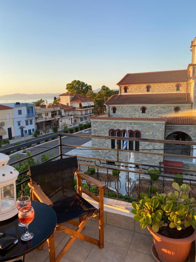 Artelie Apartment Kyparissia Bagian luar foto